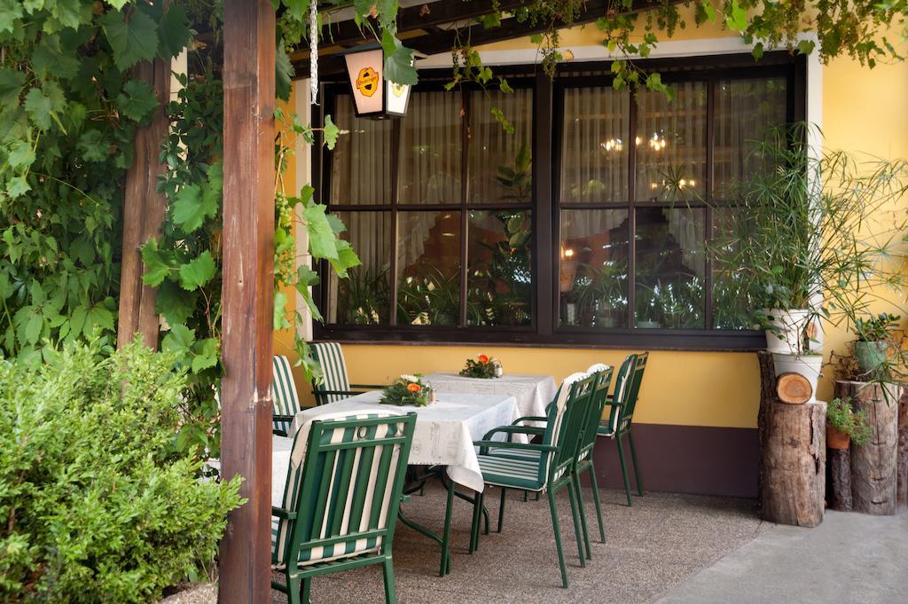 Hubertushof Fromwald Hotel Und Gasthof Bad Fischau Екстер'єр фото