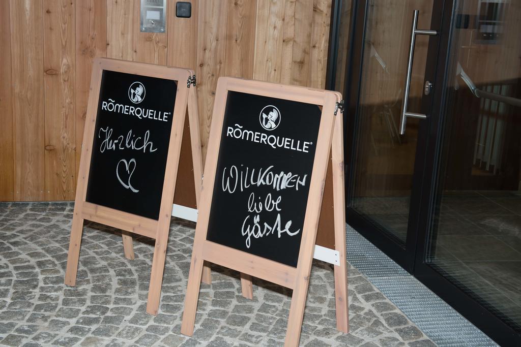 Hubertushof Fromwald Hotel Und Gasthof Bad Fischau Екстер'єр фото