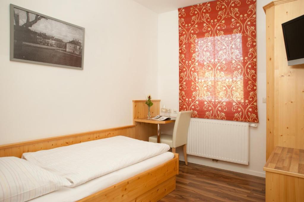 Hubertushof Fromwald Hotel Und Gasthof Bad Fischau Екстер'єр фото