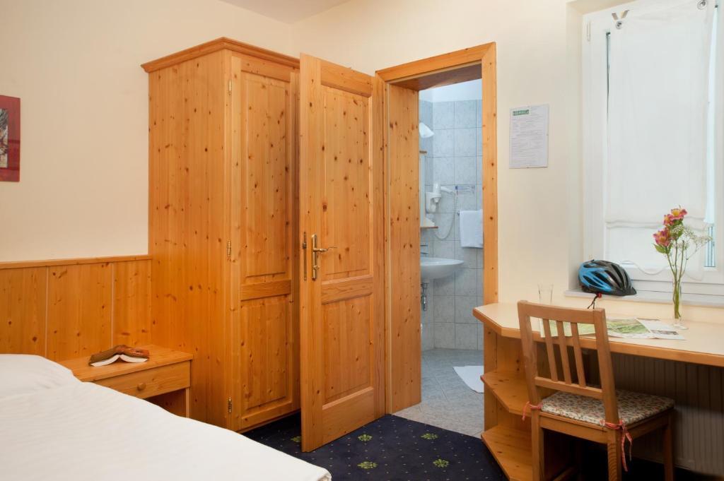 Hubertushof Fromwald Hotel Und Gasthof Bad Fischau Екстер'єр фото