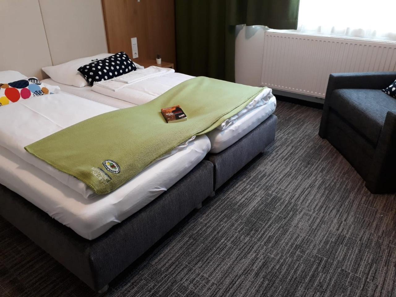 Hubertushof Fromwald Hotel Und Gasthof Bad Fischau Екстер'єр фото