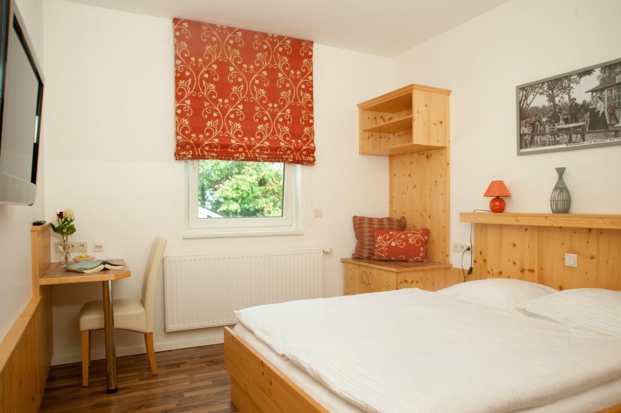 Hubertushof Fromwald Hotel Und Gasthof Bad Fischau Екстер'єр фото